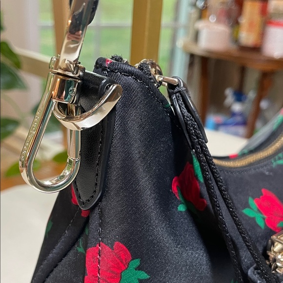 Kate Spade Nylon Chelsea Crossbody Bag with Pouch in Rose Toss Print🌹 - Picture 17 of 17